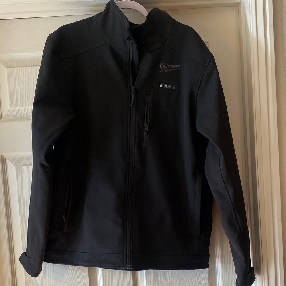 Milwaukee Men's Black Heavy Jacket Sz L.  Box5